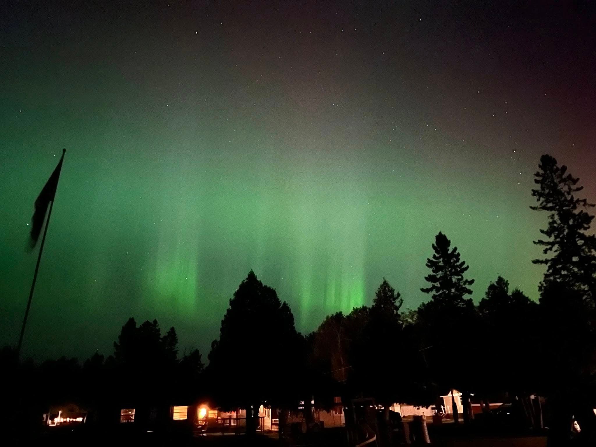 Northern lights over Island View Resort